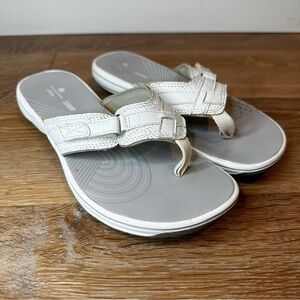 Clarks CloudSteppers Women's Breeze Sea White Flip Flops, Size 7